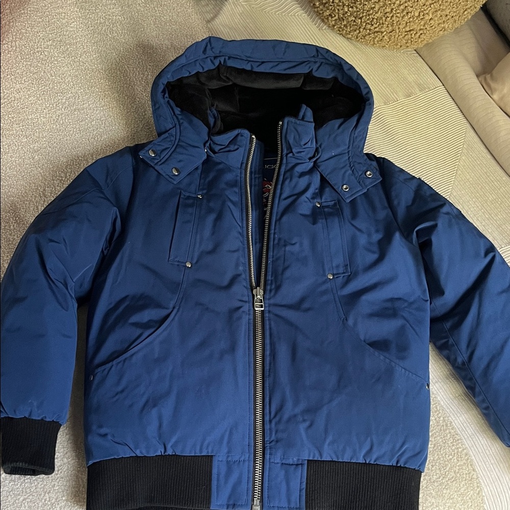Moose Knuckles Kids Navy Hooded Puffer Jacket.Great condition,worn 2 times.